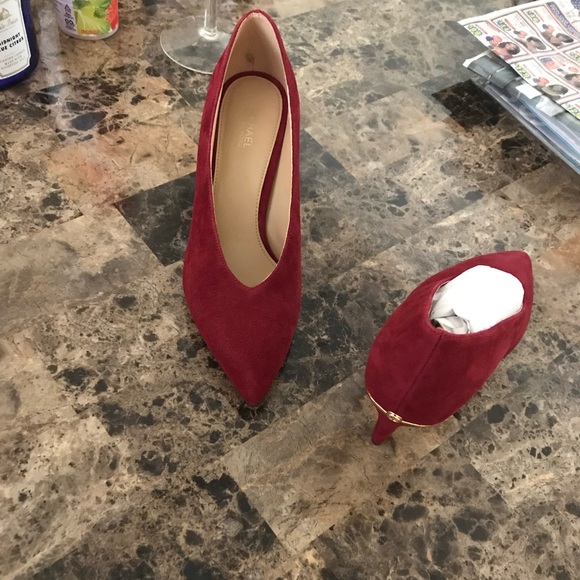 Vintage Looking Pumps - Picture 3 of 3